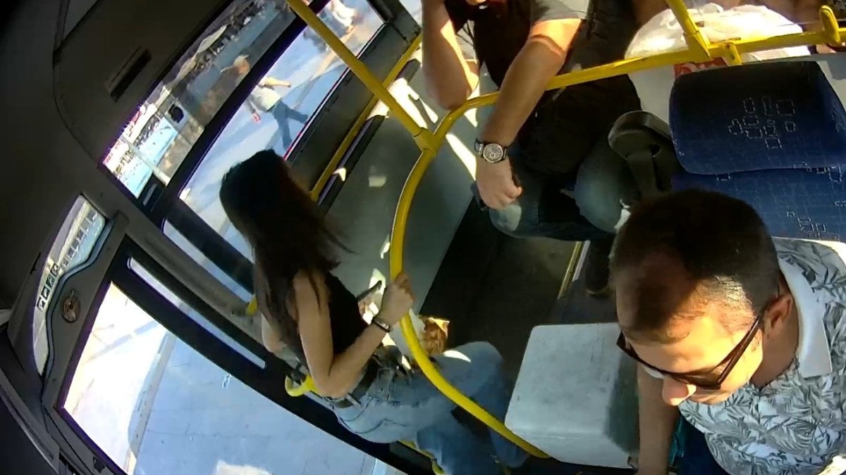 Otobüs şoförü bayılan yolcuyu hastaneye yetiştirdi
